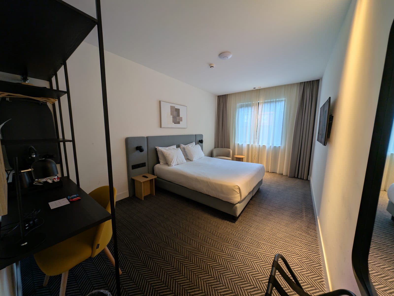 Queen room